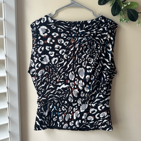 Chic Black and White Patterned Women's Top - Picture 9 of 9